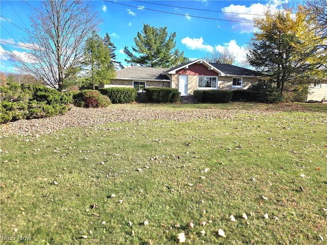 view of front of home with a front lawn