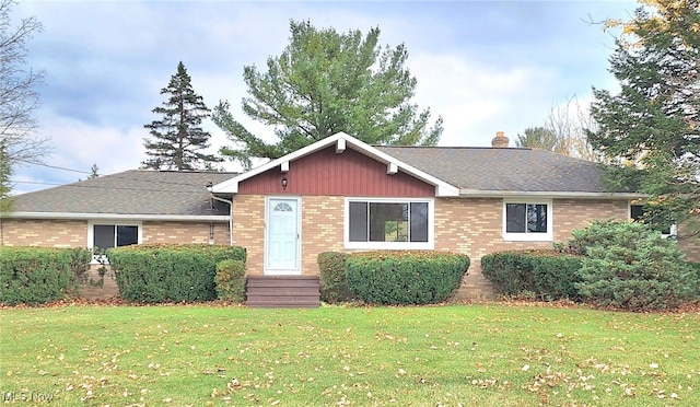 view of front of property with a front lawn