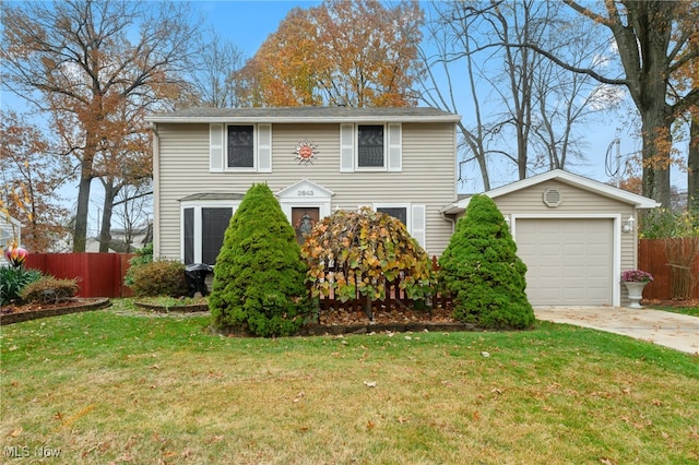 view of front facade featuring a front lawn