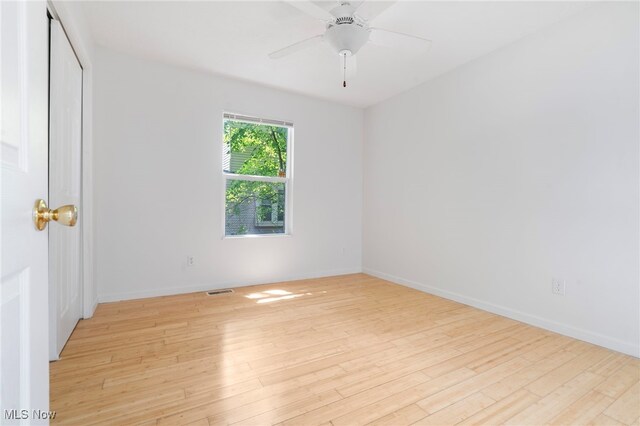 empty room featuring light hardwood / wood-style floors and ceiling fan