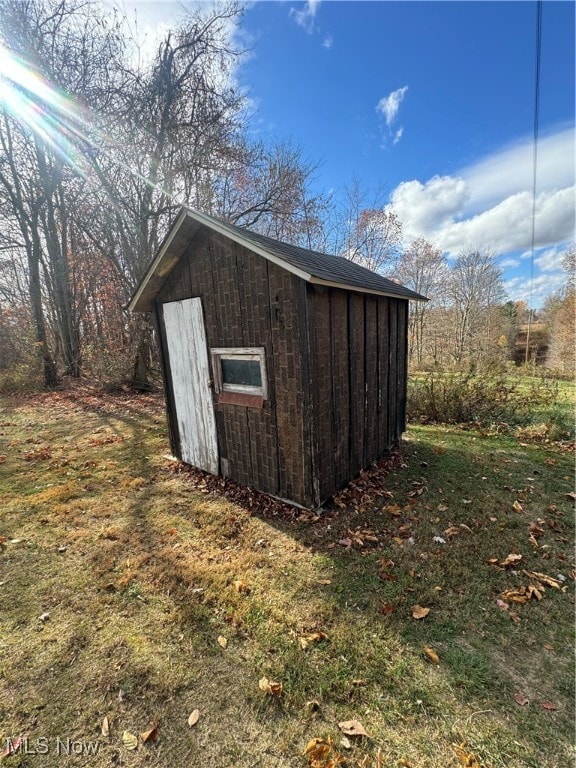 view of outbuilding