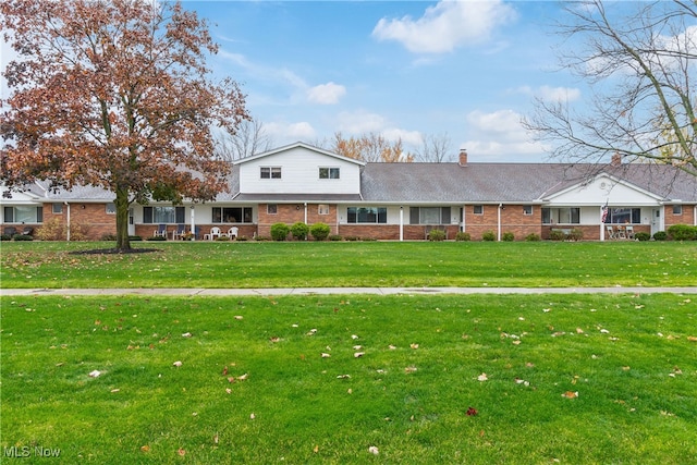 view of front of home with a front yard and covered porch