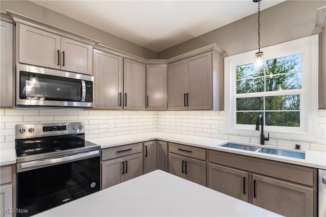 kitchen featuring tasteful backsplash, sink, and stainless steel appliances