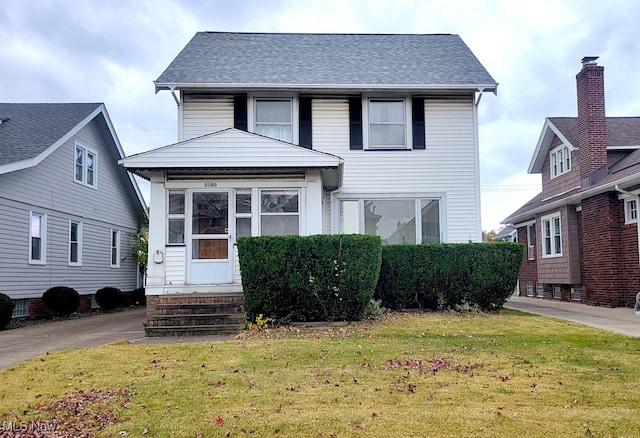 view of front of house featuring a front lawn