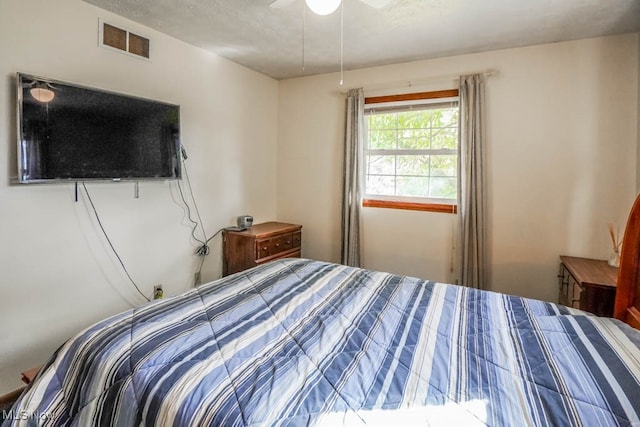 bedroom featuring ceiling fan and a textured ceiling