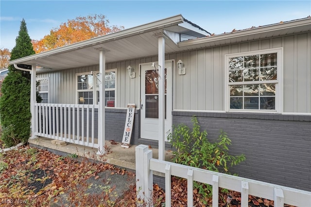 entrance to property featuring a porch