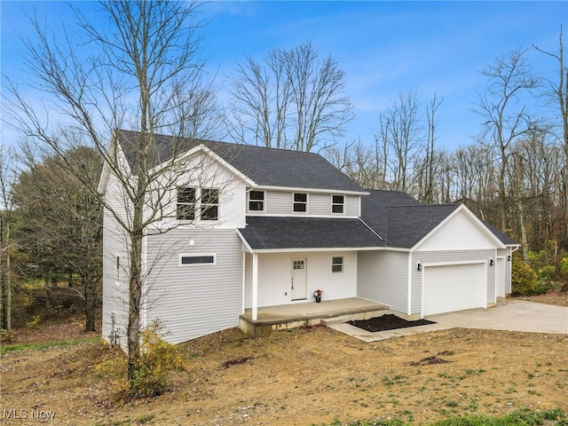 view of front property featuring a garage