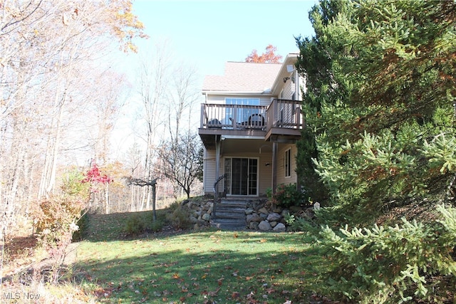 view of front facade featuring a front yard