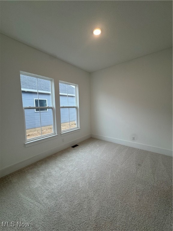 spare room with carpet flooring