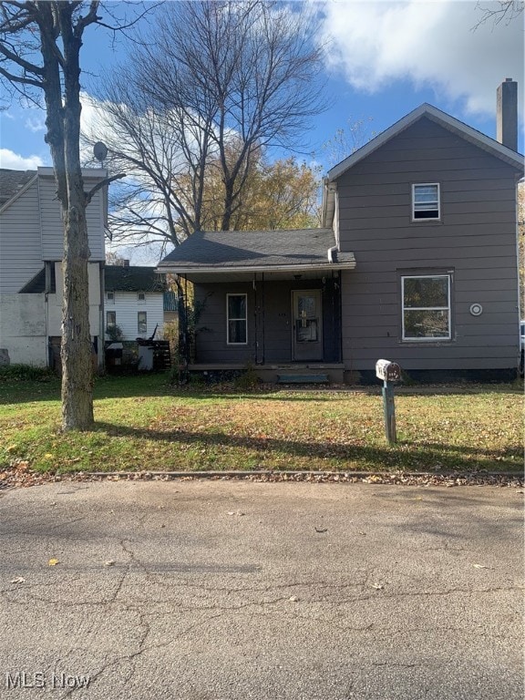 front of property with a front yard