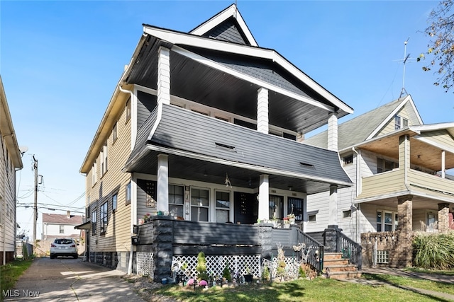 view of front of property featuring a porch