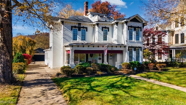 view of front of home featuring a garage and a front yard