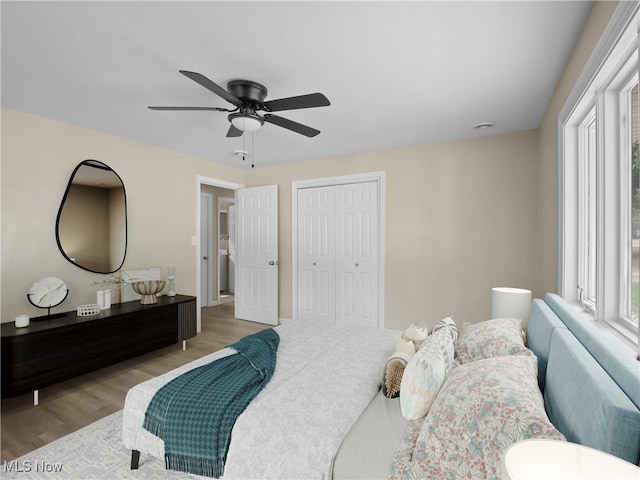 bedroom featuring a closet, light hardwood / wood-style floors, and ceiling fan