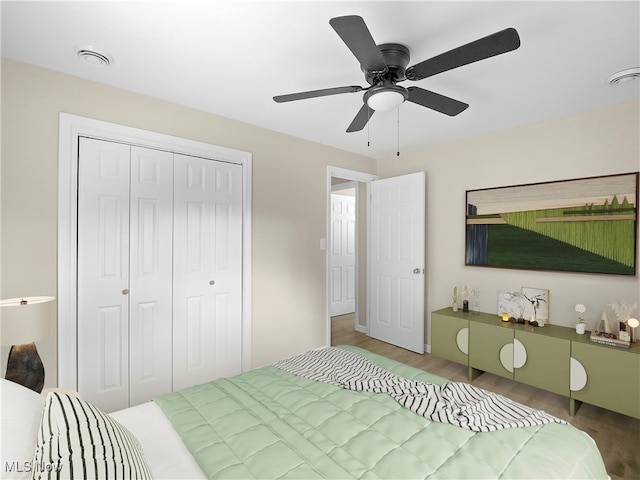 bedroom featuring a closet, hardwood / wood-style floors, and ceiling fan