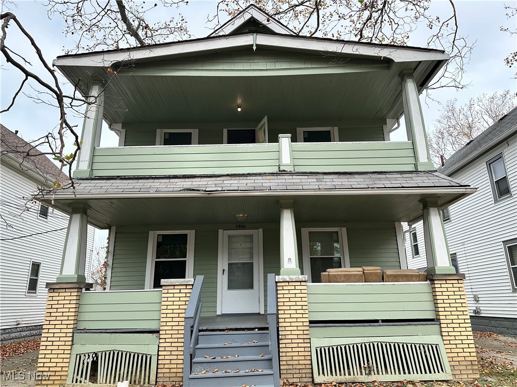 view of front facade featuring covered porch