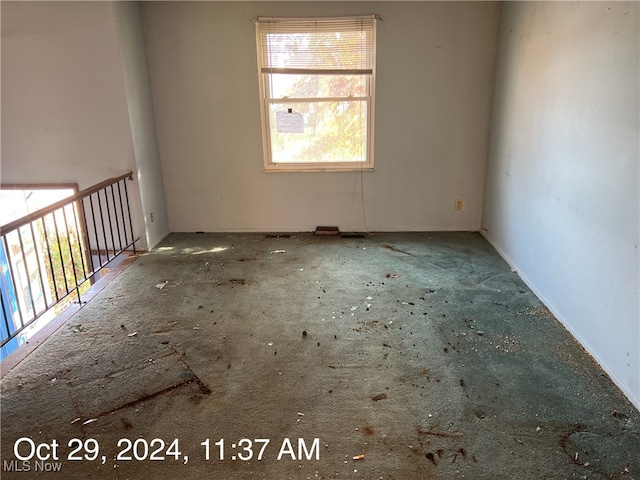 view of carpeted spare room