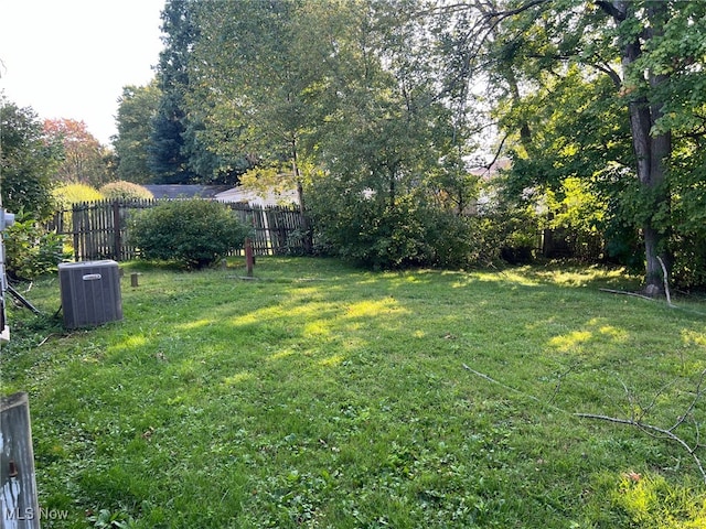 view of yard featuring cooling unit