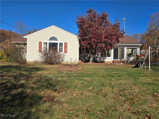 back of house featuring a yard