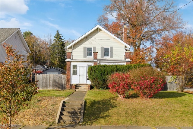 view of front facade featuring a front lawn