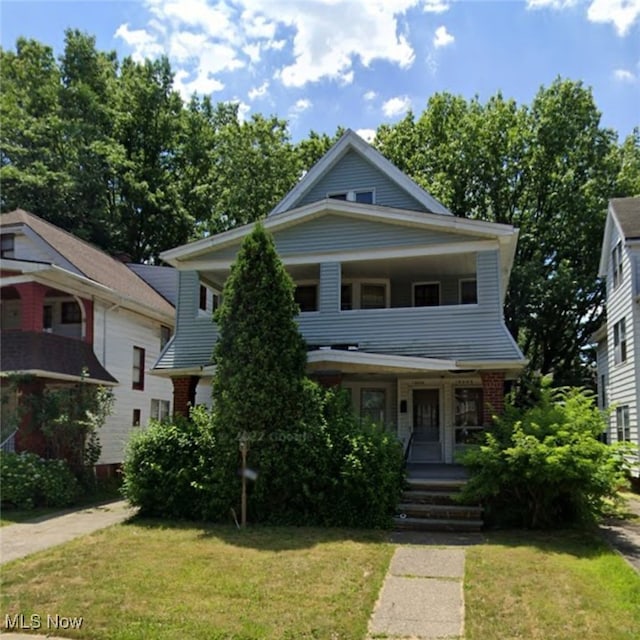 view of front of property featuring a front lawn and covered porch