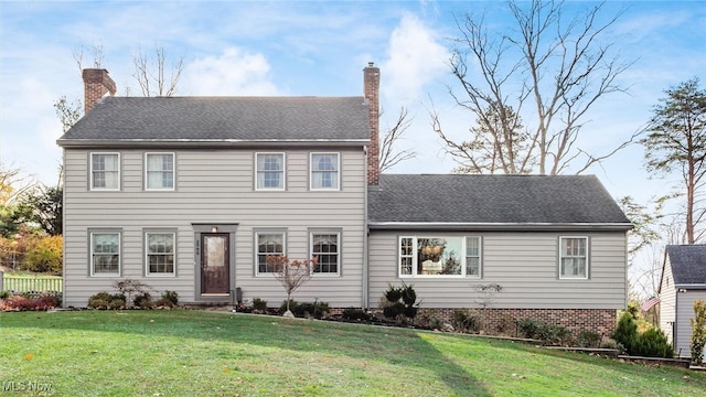 colonial house featuring a front lawn