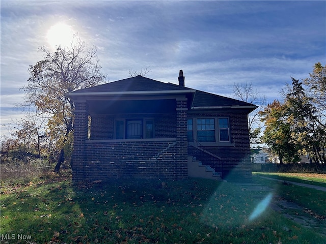 view of front of house featuring a front yard