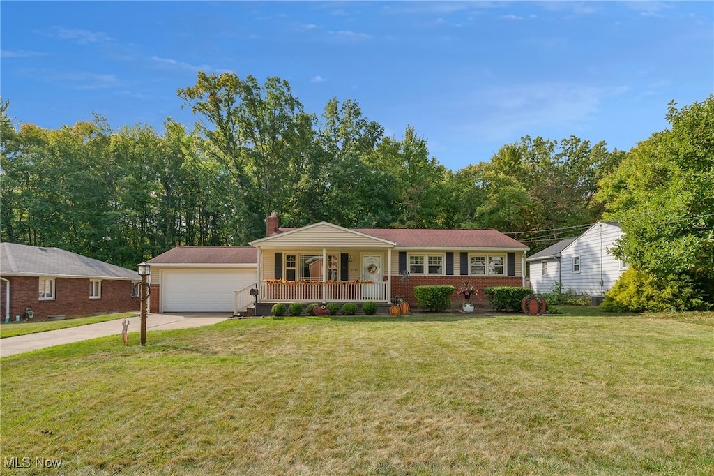 ranch-style home featuring a porch and a front lawn