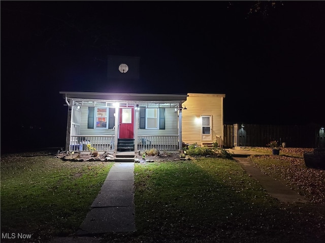 view of front of property with a yard