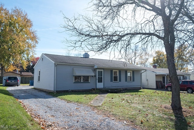 single story home with a front yard