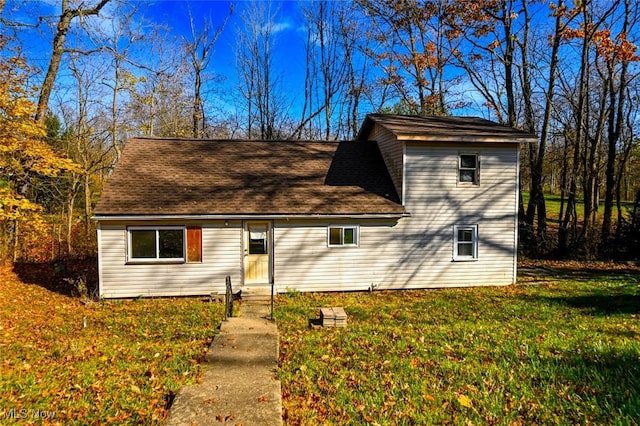 view of front of house with a front yard