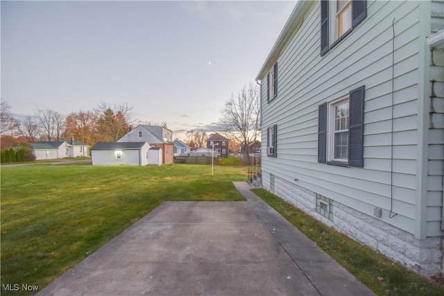 view of yard at dusk