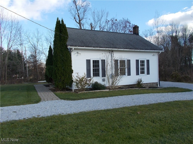 view of front of house with a front yard