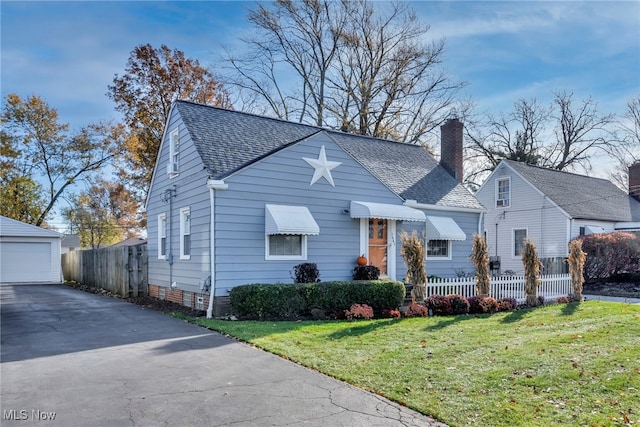 view of front of home with a front lawn