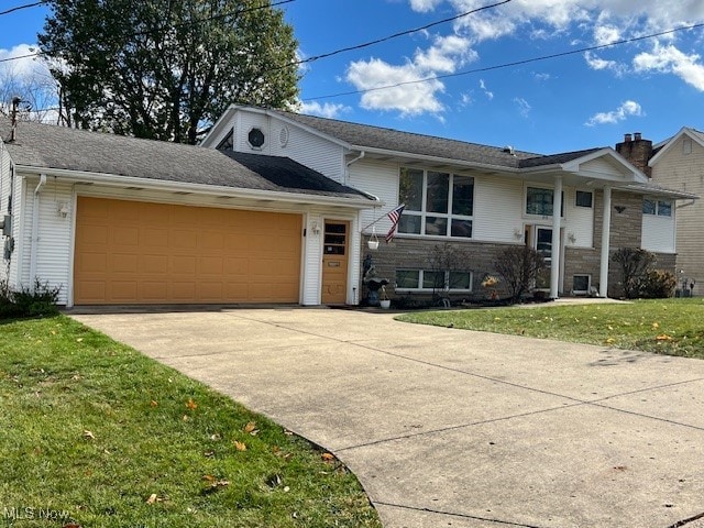 view of front of property featuring a garage and a front yard