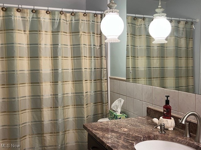 bathroom with backsplash and vanity