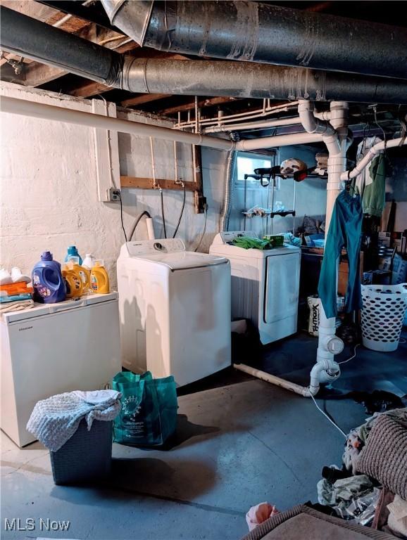 basement with refrigerator and independent washer and dryer