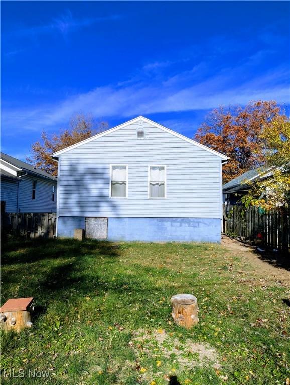 view of side of property featuring a yard