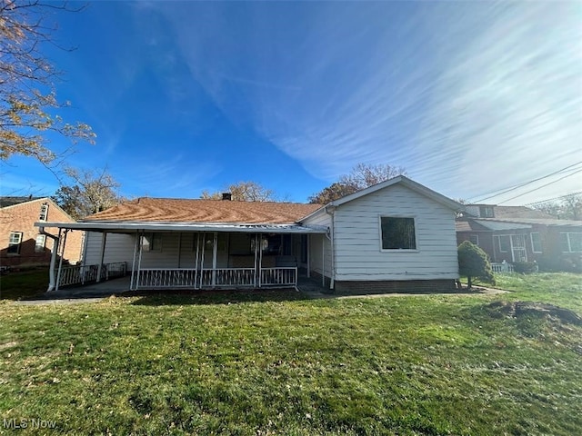 view of front of home with a front yard and covered porch