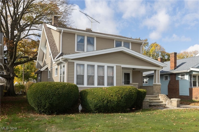 view of front of house featuring a front yard