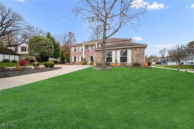 view of front of property featuring a front yard