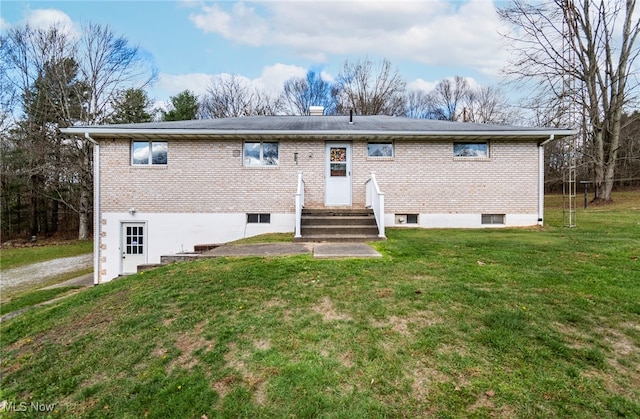 back of house featuring a lawn