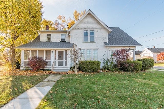 view of front of property with a front lawn