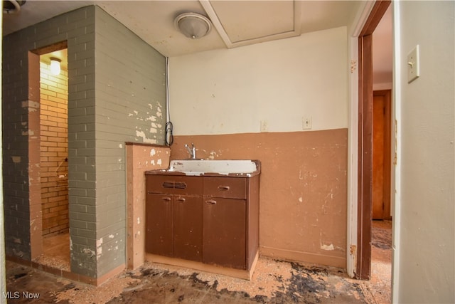 bathroom featuring sink