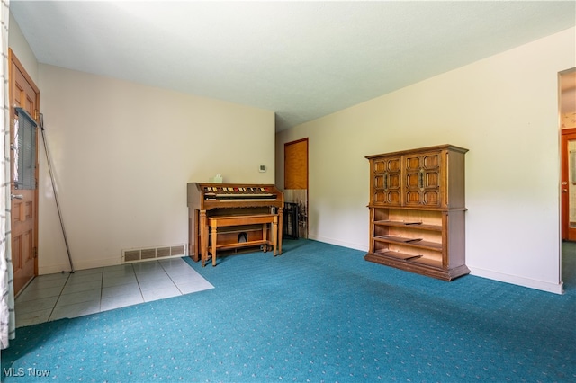 miscellaneous room featuring carpet