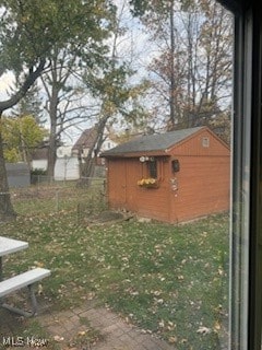 view of yard with a shed