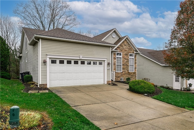 view of front of property featuring a front lawn and a garage