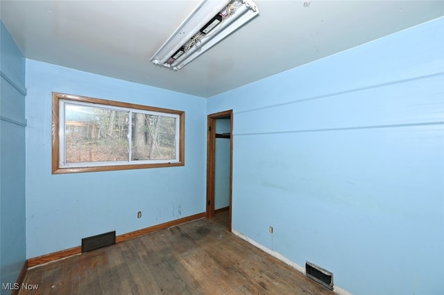 spare room featuring dark wood-type flooring