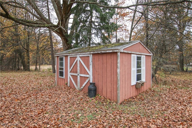 view of outbuilding