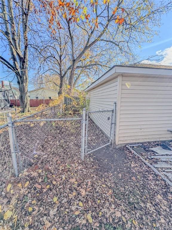 1330 W 18th St, Lorain, OH 44052 - garage with a gate