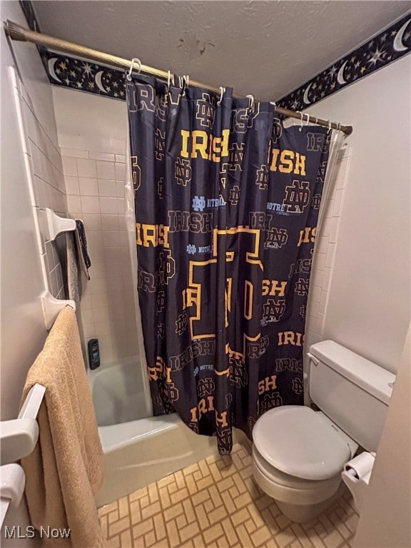 bathroom featuring toilet and shower / tub combo with curtain